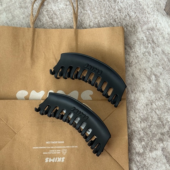 SKIMS Accessories - SKIMS Matte Black Large Hair Claw Clips - Pair